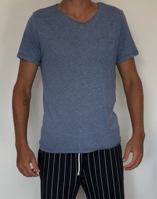 T-shirt blu Bershka e 2 magliette nere H&M