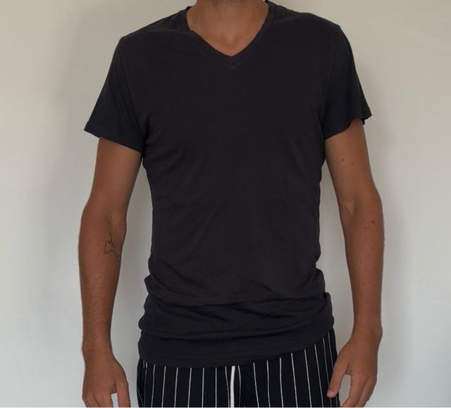 T-shirt blu Bershka e 2 magliette nere H&M