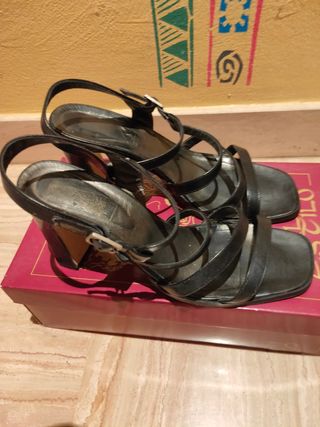 Sandalias de tacón negras tiras talla 38