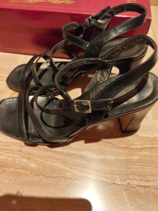 Sandalias de tacón negras tiras talla 38