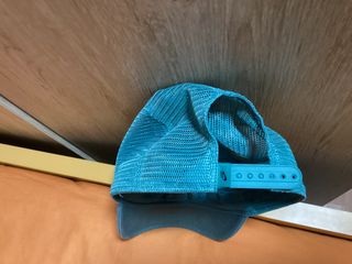 Gorra de malla azul