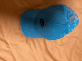 Gorra de malla azul
