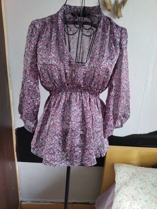 Blusa de seda floral