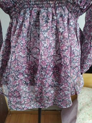 Blusa de seda floral