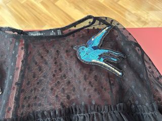 Blusa Bershka Tul Negro con Aves Bordadas Talla M