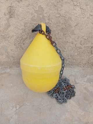 BOYA AMARILLA CON CADENA DE AMARRE.