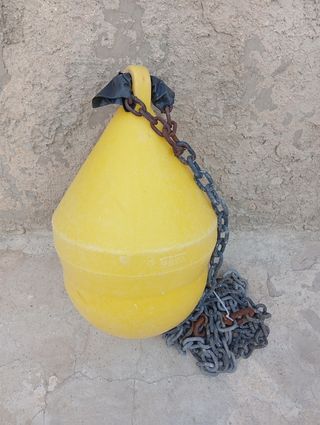 BOYA AMARILLA CON CADENA DE AMARRE.