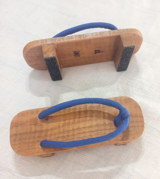 Ciabatte in legno con sacca mare