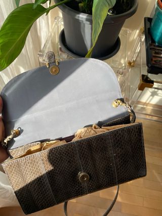 Bolso de piel de serpiente