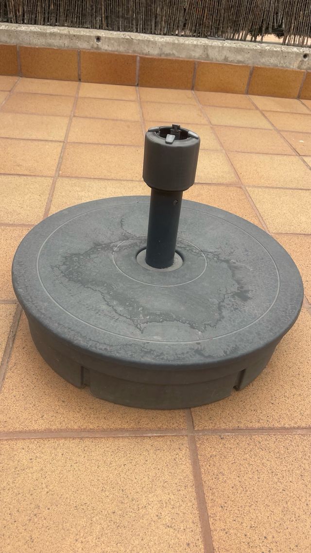 Soporte para sombrilla de plástico gris
