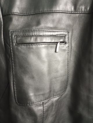 Cazadora larga de piel negra