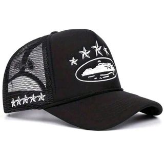 Gorra trucker negra con estrellas y barco