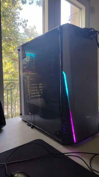 PC Plata Intel Core i7 con Pantalla BenQ