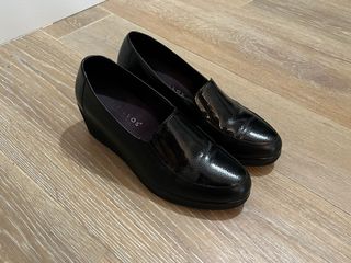 Zapatos con cuña marca Pitillos talla 39 negros