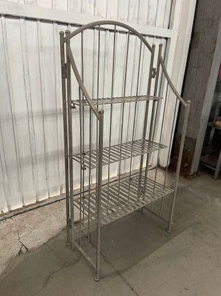 Estantería metálica gris