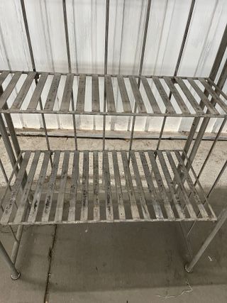 Estantería metálica gris