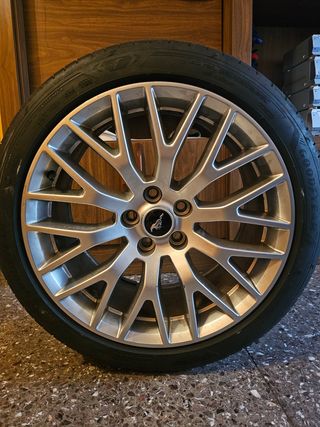 Llantas Mustang