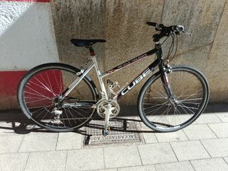Bicicleta de carretera Cube