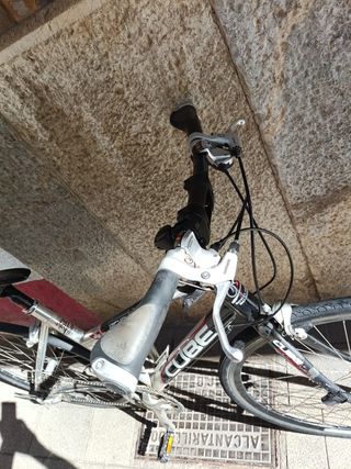 Bicicleta de carretera Cube