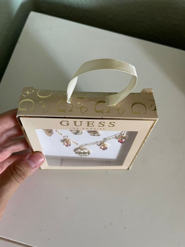 Conjunto collar y pendientes Guess