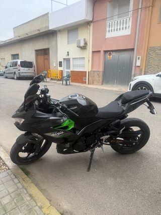 Kawasaki Ninja 400 2023 Negra/Gris