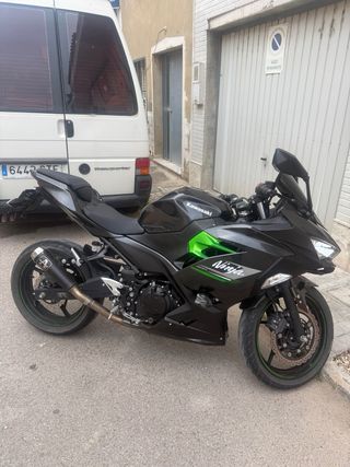 Kawasaki Ninja 400 2023 Negra/Gris