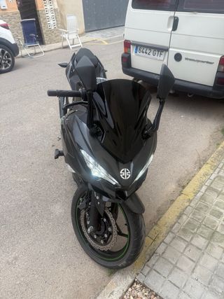 Kawasaki Ninja 400 2023 Negra/Gris