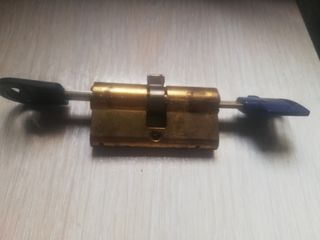 Bombin cerradura seguridad