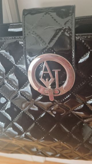 Bolso Armani Jeans Negro Charol Acolchado