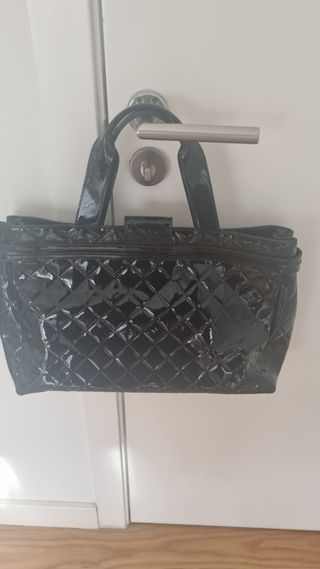 Bolso Armani Jeans Negro Charol Acolchado