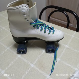 Patines de 4 ruedas blancos