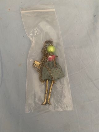 Collar de muñeca con bolso