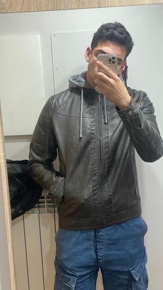 Chaqueta de cuero marrón talla M
marca ?