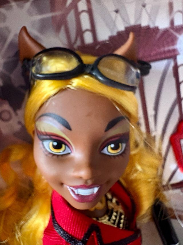 Muñeca Monster High Clawdia Wolf Hauntlywood