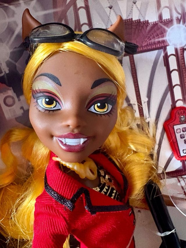 Muñeca Monster High Clawdia Wolf Hauntlywood