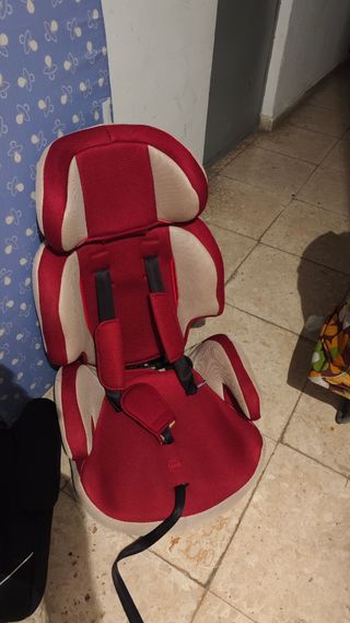 Silla elevadora con respaldo roja