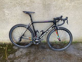 Bicicleta de carretera Focus Izalco Race 