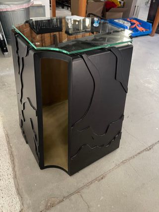 Tavolino in legno intagliato