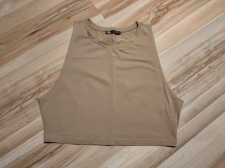 Camiseta Zara Beige sin mangas nueva
