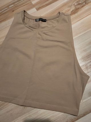 Camiseta Zara Beige sin mangas nueva