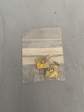 Pendientes cuadrados con diseño
