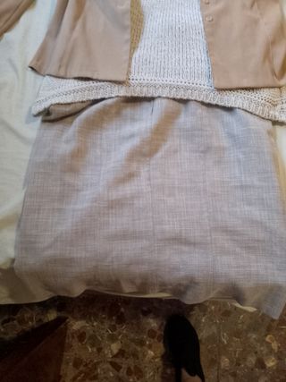 Conjunto de chaqueta, jersey y falda