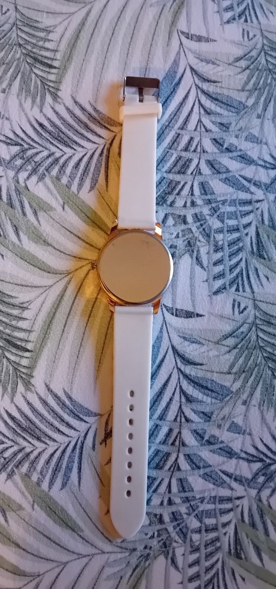 Orologio con fiori e farfalle