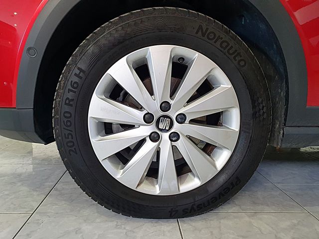 SEAT Arona. Full link, asistente de aparcamiento
