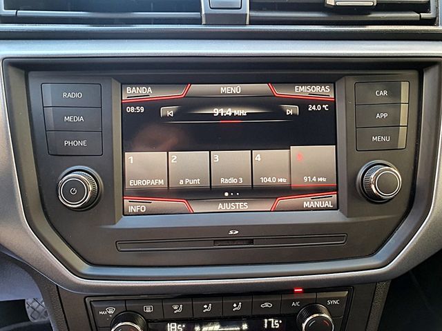 SEAT Arona. Full link, asistente de aparcamiento