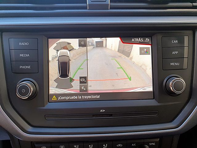 SEAT Arona. Full link, asistente de aparcamiento