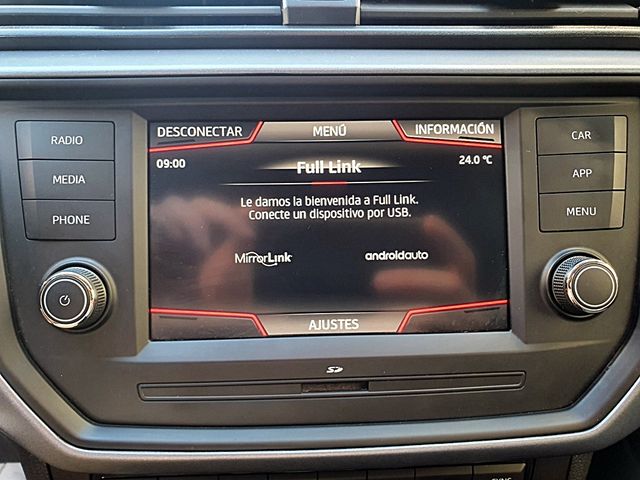 SEAT Arona. Full link, asistente de aparcamiento