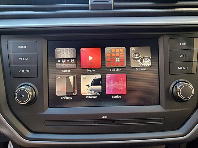 SEAT Arona. Full link, asistente de aparcamiento