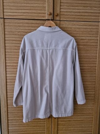 Cazadora tejana Pull and Bear beige