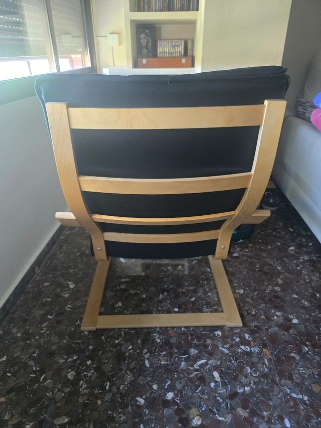 Sillón balancín de tela y madera